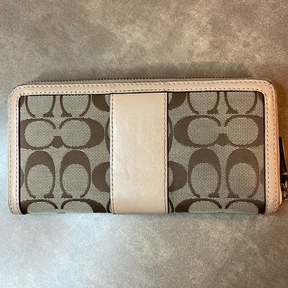 Authentic Coach Wallet - Picture 2 of 10